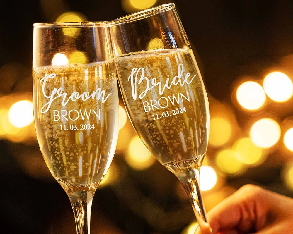 Personalized Unique Gift for Couple 2pcs Mr and Mrs Champagne Flutes Custom Bride and Groom Champagne Glasses Wedding Favors