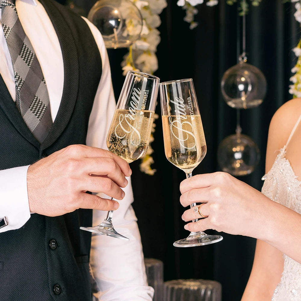 Personalized Unique Gift for Couple 2pcs Mr and Mrs Champagne Flutes Custom Bride and Groom Champagne Glasses Wedding Favors