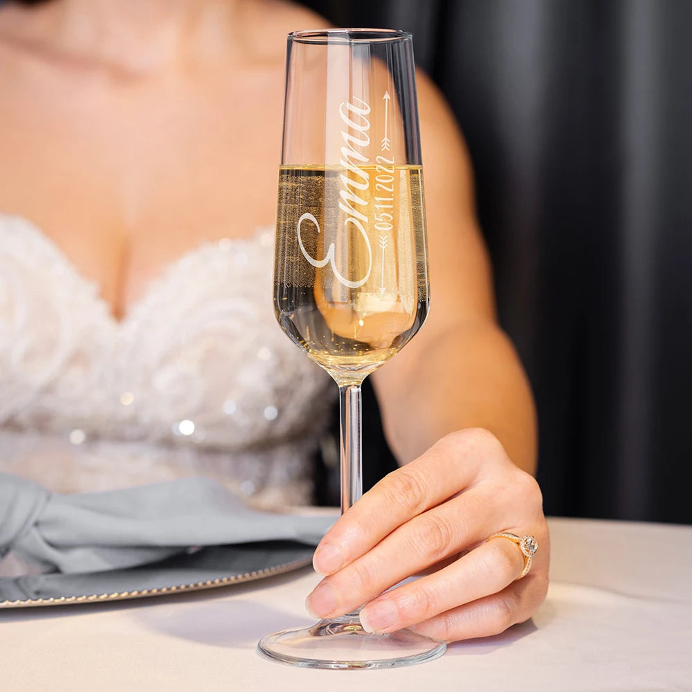 Personalized Unique Gift for Couple 2pcs Mr and Mrs Champagne Flutes Custom Bride and Groom Champagne Glasses Wedding Favors