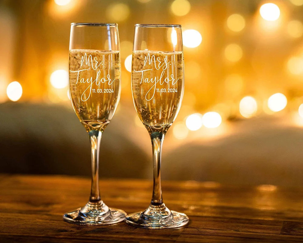 Personalized Unique Gift for Couple 2pcs Mr and Mrs Champagne Flutes Custom Bride and Groom Champagne Glasses Wedding Favors